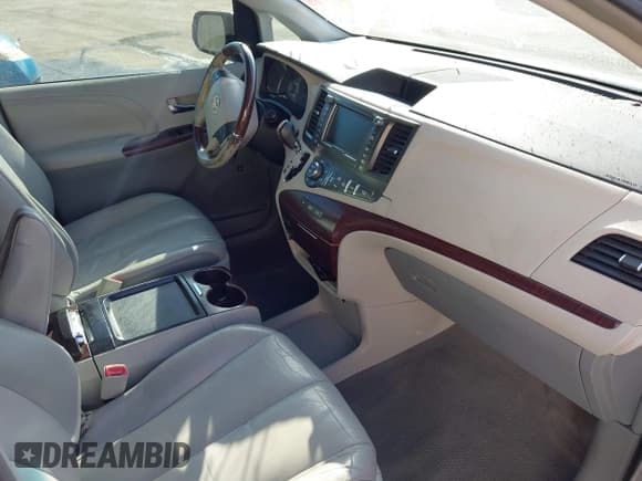 ✅ 2011 Toyota Sienna XLE • VIN: 5TDYK3DC4BS012512 • Lot: 43764837. Listed on IAAI with 291,739 mi. Free auction sales archive from the USA and detailed vehicle history report at DreamBid. Image 5.