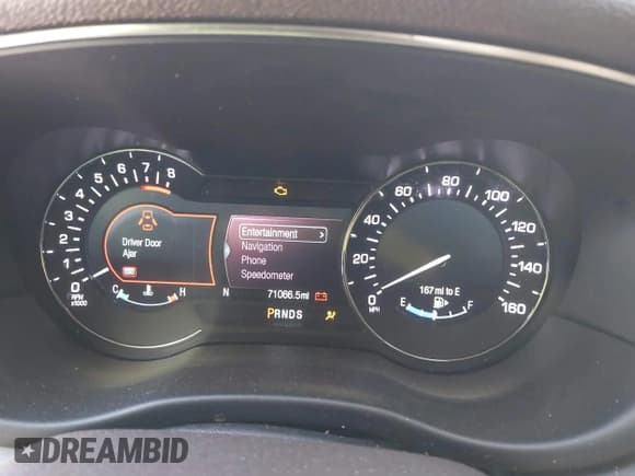 ✅ 2019 Lincoln MKC Reserve • VIN: 5LMCJ3D93KUL53163 • Lot: 42097105. Wystawiony na IAAI z przebiegiem 71 066 mil. Bezpłatny archiwum sprzedaży aukcyjnych z USA i szczegółowy raport historii pojazdu na DreamBid. Zdjęcie 7.