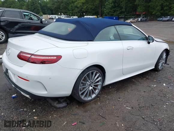 ✅ 2022 Mercedes-Benz E 450 • VIN: W1K1K5JB8NF186327 • Лот: 42912739. Опубликован ранее на IAAI с пробегом 7 863 миль. Бесплатный доступ к архиву аукционных продаж из США и подробный отчёт об истории автомобиля на DreamBid. Изображение 4.