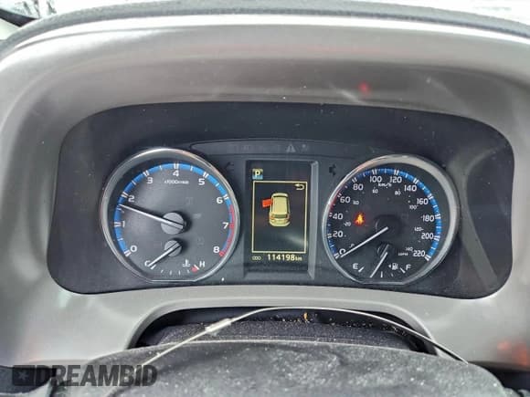 ✅ 2018 Toyota RAV4 LE • VIN: 2T3BFREV4JW802399 • Lot: 94268425. Listed on Copart with 114,198 mi. Free auction sales archive from the USA and detailed vehicle history report at DreamBid. Image 9.