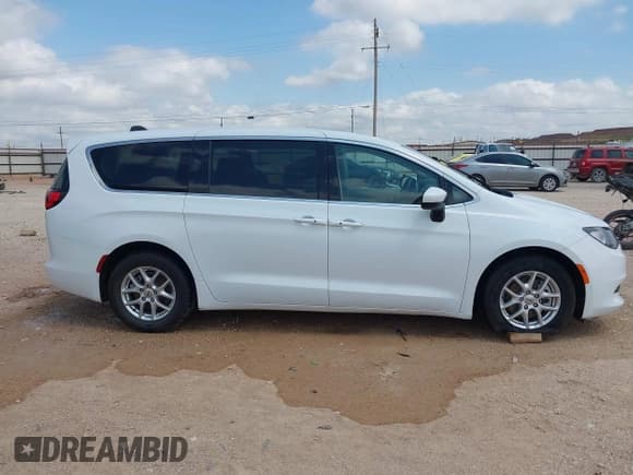 ✅ 2023 Chrysler Voyager LX • VIN: 2C4RC1CG9PR525801 • Lot: 43072906. Listed on IAAI with 95,484 mi. Free auction sales archive from the USA and detailed vehicle history report at DreamBid. Image 13.