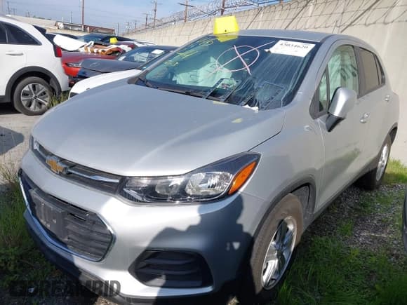 ✅ 2021 Chevrolet Trax LS • VIN: KL7CJKSB0MB319698 • Lot: 43034620. Listed on IAAI with 8,224 mi. Free auction sales archive from the USA and detailed vehicle history report at DreamBid. Image 2.