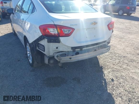 ✅ 2019 Chevrolet Cruze LT • VIN: 1G1BE5SM9K7121085 • Lot: 43693930. Listed on IAAI with 161,367 mi. Free auction sales archive from the USA and detailed vehicle history report at DreamBid. Image 6.