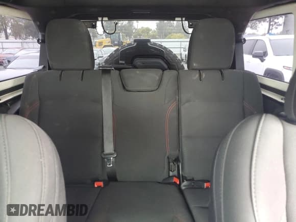 ✅ 2020 Jeep Wrangler Unlimited Rubicon • VIN: 1C4HJXFG7LW329714 • Lot: 84973795. Wystawiony na Copart z przebiegiem 71 483 mil. Bezpłatny archiwum sprzedaży aukcyjnych z USA i szczegółowy raport historii pojazdu na DreamBid. Zdjęcie 10.