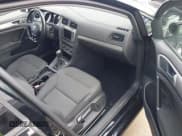 ✅ 2017 Volkswagen Golf S • VIN: 3VW217AU2HM014231 • Lot: 43257430. Wystawiony na IAAI z przebiegiem 80 334 mil. Bezpłatny archiwum sprzedaży aukcyjnych z USA i szczegółowy raport historii pojazdu na DreamBid. Zdjęcie 5.