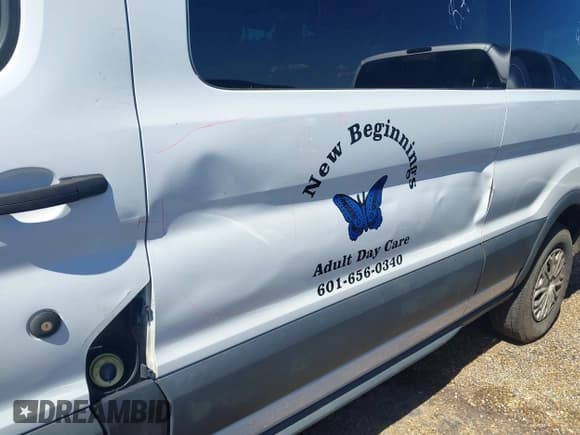 ✅ 2015 Ford Transit XL • VIN: 1FBZX2YM6FKA80301 • Lot: 41549441. Wystawiony na IAAI z przebiegiem 310 164 mil. Bezpłatny archiwum sprzedaży aukcyjnych z USA i szczegółowy raport historii pojazdu na DreamBid. Zdjęcie 18.