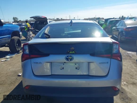 ✅ 2021 Toyota Prius L Eco • VIN: JTDKAMFU1M3152056 • Lot: 43657997. Listed on IAAI with 83,328 mi. Free auction sales archive from the USA and detailed vehicle history report at DreamBid. Image 17.