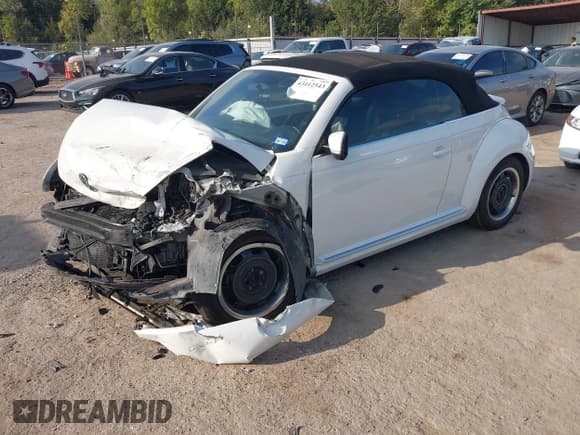 ✅ 2013 Volkswagen Beetle 2.5L • VIN: 3VW5X7AT0DM803667 • Lot: 43412543. Wystawiony na IAAI z przebiegiem Nie podano. Bezpłatny archiwum sprzedaży aukcyjnych z USA i szczegółowy raport historii pojazdu na DreamBid. Zdjęcie 2.