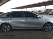 ✅ 2022 Kia Forte LXS • VIN: 3KPF24AD6NE497888 • Lot: 43496586. Wystawiony na IAAI z przebiegiem 72 286 mil. Bezpłatny archiwum sprzedaży aukcyjnych z USA i szczegółowy raport historii pojazdu na DreamBid. Zdjęcie 13.