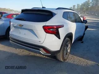 ✅ 2025 Chevrolet Trax LT • VIN: KL77LHEP0SC185174 • Лот: 43440723. Опубликован ранее на IAAI с пробегом 1 525 миль. Бесплатный доступ к архиву аукционных продаж из США и подробный отчёт об истории автомобиля на DreamBid. Изображение 4.