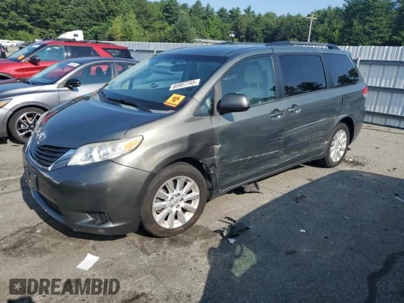 ✅ 2014 Toyota Sienna LE • VIN: 5TDJK3DC0ES089402 • Лот: 65957745. Опубликован ранее на Copart с пробегом 209 402 миль. Бесплатный доступ к архиву аукционных продаж из США и подробный отчёт об истории автомобиля на DreamBid. Изображение 1.