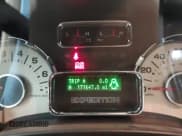 ✅ 2013 Ford Expedition Max XLT • VIN: 1FMJK1J5XDEF12061 • Lot: 43545615. Wystawiony na IAAI z przebiegiem 171 647 mil. Bezpłatny archiwum sprzedaży aukcyjnych z USA i szczegółowy raport historii pojazdu na DreamBid. Zdjęcie 16.