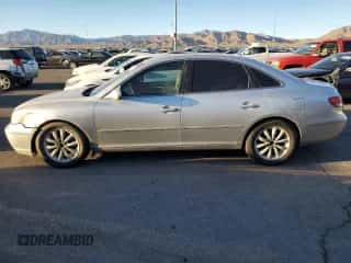 2008 Hyundai Azera Limited z VIN KMHFC46F68A316752, wystawiony jako Copart lot #83921034 z przebiegiem 134 788 mil mil oraz Czysty tytuł • Clean title. Historia ofert i sprzedaży dostępna na DreamBid. Obrazek 2.