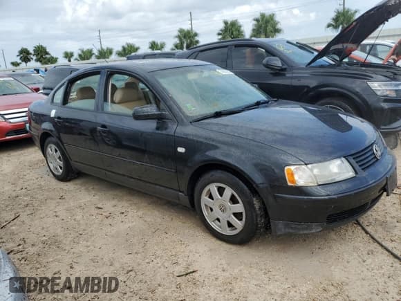 ✅ 2000 Volkswagen Passat • VIN: WVWMA23B1YP296172 • Lot: 74037014. Wystawiony na Copart z przebiegiem Nie podano. Bezpłatny archiwum sprzedaży aukcyjnych z USA i szczegółowy raport historii pojazdu na DreamBid. Zdjęcie 4.