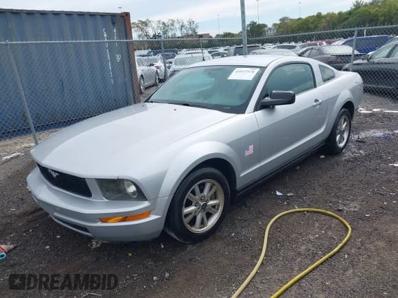 ✅ 2007 Ford Mustang Deluxe • VIN: 1ZVHT80N475318704 • Lot: 43537578. Listed on IAAI with 156,054 mi. Free auction sales archive from the USA and detailed vehicle history report at DreamBid. Image 2.