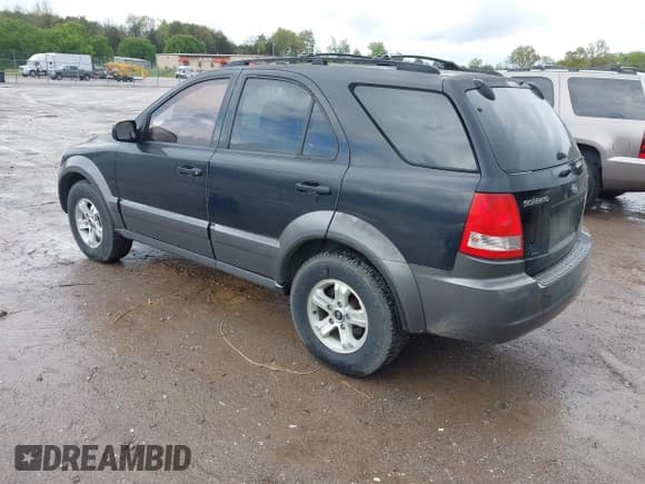 ✅ 2003 Kia Sorento LX • VIN: KNDJD733535047202 • Lot: 42016917. Listed on IAAI with 130,050 mi. Free auction sales archive from the USA and detailed vehicle history report at DreamBid. Image 3.