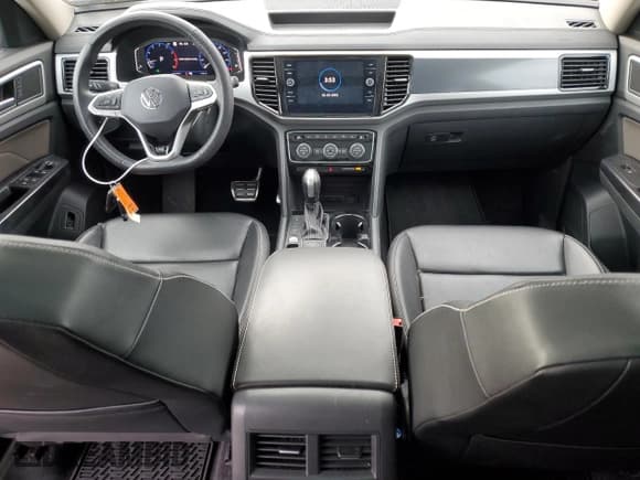 ✅ 2021 Volkswagen Atlas SEL R-Line • VIN: 1V2SR2CA8MC555814 • Lot: 46241065. Wystawiony na Copart z przebiegiem 71 031 mil. Bezpłatny archiwum sprzedaży aukcyjnych z USA i szczegółowy raport historii pojazdu na DreamBid. Zdjęcie 8.