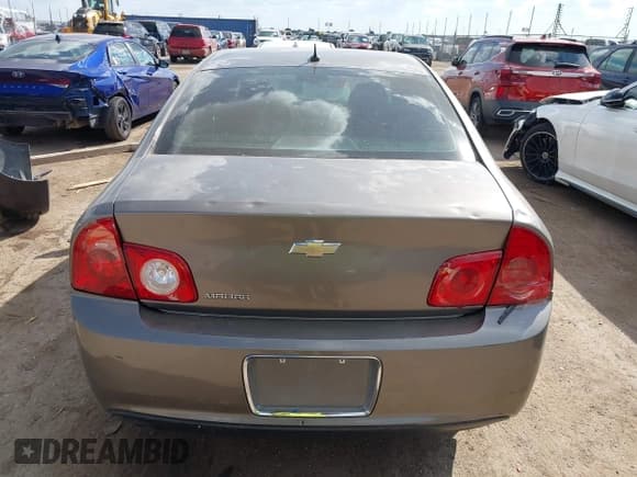 ✅ 2010 Chevrolet Malibu 1LS • VIN: 1G1ZB5EB1AF233126 • Lot: 43414584. Wystawiony na IAAI z przebiegiem 101 416 mil. Bezpłatny archiwum sprzedaży aukcyjnych z USA i szczegółowy raport historii pojazdu na DreamBid. Zdjęcie 16.