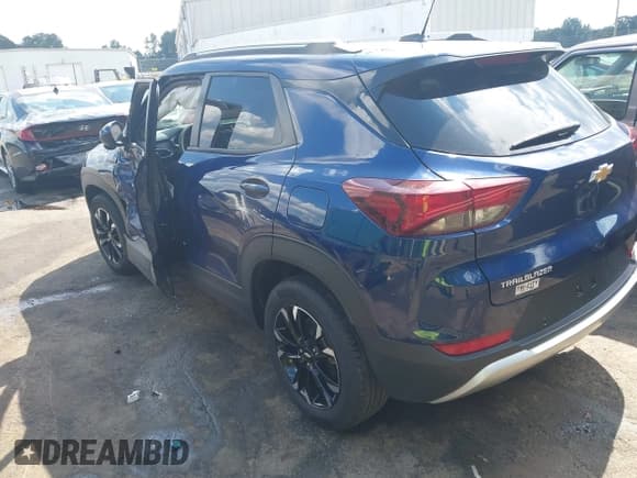 ✅ 2023 Chevrolet TrailBlazer LT • VIN: KL79MPSL0PB072310 • Лот: 43151552. Опубликован ранее на IAAI с пробегом 17 648 миль. Бесплатный доступ к архиву аукционных продаж из США и подробный отчёт об истории автомобиля на DreamBid. Изображение 3.