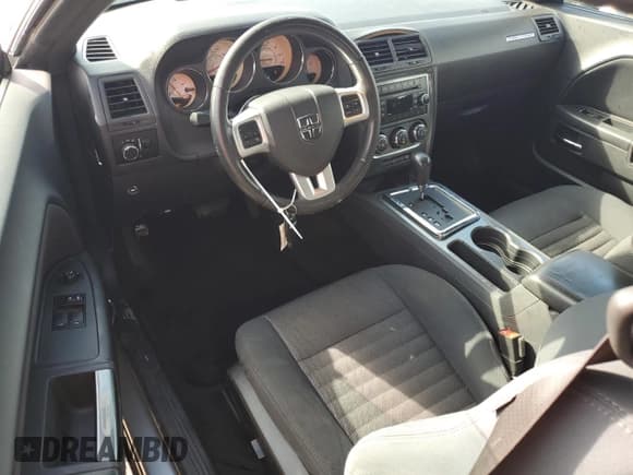 ✅ 2013 Dodge Challenger SXT • VIN: 2C3CDYAG4DH674914 • Lot: 60047544. Wystawiony na Copart z przebiegiem 79 978 mil. Bezpłatny archiwum sprzedaży aukcyjnych z USA i szczegółowy raport historii pojazdu na DreamBid. Zdjęcie 8.