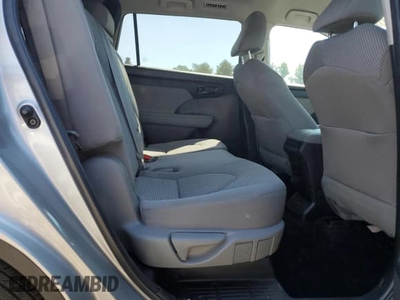 ✅ 2022 Toyota Highlander LE • VIN: 5TDBZRBH7NS228619 • Лот: 71181245. Опубликован ранее на Copart с пробегом 37 336 миль. Бесплатный доступ к архиву аукционных продаж из США и подробный отчёт об истории автомобиля на DreamBid. Изображение 11.