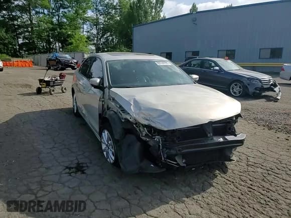 ✅ 2011 Volkswagen Jetta SE • VIN: 3VWDZ7AJ1BM371611 • Лот: 60744765. Опубликован ранее на Copart с пробегом 135 547 миль. Бесплатный доступ к архиву аукционных продаж из США и подробный отчёт об истории автомобиля на DreamBid. Изображение 14.