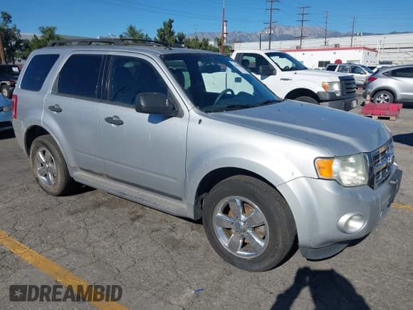 ✅ 2011 Ford Escape XLT • VIN: 1FMCU9DG5BKB24720 • Лот: 43909682. Опубликован ранее на IAAI с пробегом 268 177 миль. Бесплатный доступ к архиву аукционных продаж из США и подробный отчёт об истории автомобиля на DreamBid. Изображение 1.