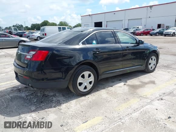✅ 2015 Ford Police Interceptor • VIN: 1FAHP2MT4FG112241 • Lot: 42529391. Listed on IAAI with 99,202 mi. Free auction sales archive from the USA and detailed vehicle history report at DreamBid. Image 4.