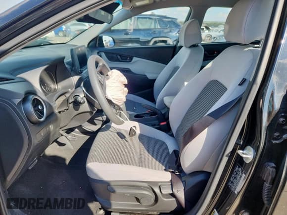 ✅ 2022 Hyundai Kona SE • VIN: KM8K22AB0NU781967 • Lot: 84975805. Listed on Copart with 54,512 mi. Free auction sales archive from the USA and detailed vehicle history report at DreamBid. Image 7.