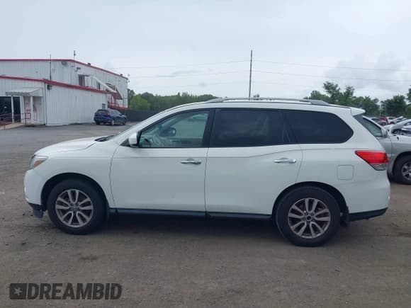 ✅ 2015 Nissan Pathfinder SL • VIN: 5N1AR2MM5FC705429 • Lot: 42678231. Wystawiony na IAAI z przebiegiem 162 526 mil. Bezpłatny archiwum sprzedaży aukcyjnych z USA i szczegółowy raport historii pojazdu na DreamBid. Zdjęcie 14.