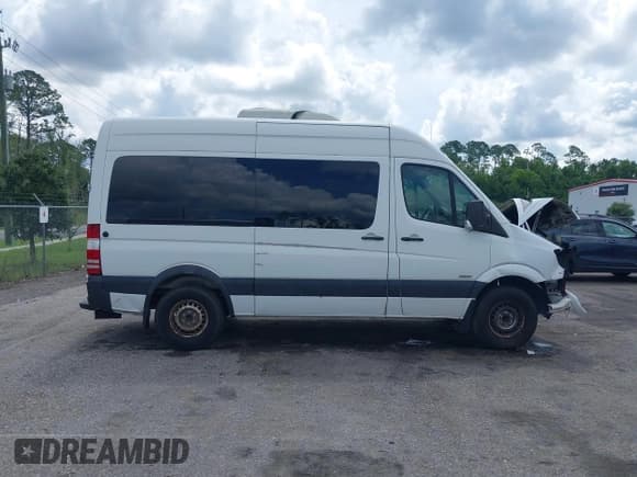 ✅ 2007 Freightliner Sprinter • VIN: WDRPE745375184295 • Lot: 42655306. Wystawiony na IAAI z przebiegiem 391 343 mil. Bezpłatny archiwum sprzedaży aukcyjnych z USA i szczegółowy raport historii pojazdu na DreamBid. Zdjęcie 13.