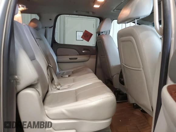 ✅ 2007 Chevrolet Suburban LT • VIN: 1GNFK16377J278806 • Lot: 69786194. Wystawiony na Copart z przebiegiem 220 764 mil. Bezpłatny archiwum sprzedaży aukcyjnych z USA i szczegółowy raport historii pojazdu na DreamBid. Zdjęcie 11.