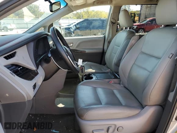✅ 2015 Toyota Sienna XLE • VIN: 5TDYK3DC5FS685668 • Lot: 87428555. Listed on Copart with 150,577 mi. Free auction sales archive from the USA and detailed vehicle history report at DreamBid. Image 7.