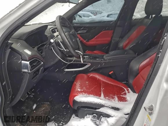 ✅ 2018 Jaguar F-Pace 30t R-Sport • VIN: SADCL2GX0JA287939 • Lot: 94282045. Wystawiony na Copart z przebiegiem 128 943 mil. Bezpłatny archiwum sprzedaży aukcyjnych z USA i szczegółowy raport historii pojazdu na DreamBid. Zdjęcie 7.