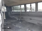 ✅ 2020 Chevrolet Express Passenger LT • VIN: 1GAZGPFG4L1121251 • Lot: 41306415. Wystawiony na IAAI z przebiegiem 77 060 mil. Bezpłatny archiwum sprzedaży aukcyjnych z USA i szczegółowy raport historii pojazdu na DreamBid. Zdjęcie 8.