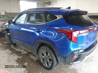 ✅ 2024 Kia Seltos S • VIN: KNDEUCAA1R7511398 • Лот: 43474953. Опубликован ранее на IAAI с пробегом 24 532 миль. Бесплатный доступ к архиву аукционных продаж из США и подробный отчёт об истории автомобиля на DreamBid. Изображение 3.