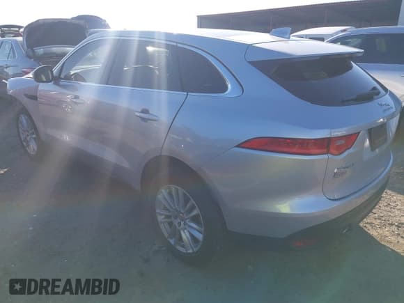 ✅ 2019 Jaguar F-Pace 25t Prestige • VIN: SADCK2GX8KA391700 • Lot: 41284383. Wystawiony na IAAI z przebiegiem 79 299 mil. Bezpłatny archiwum sprzedaży aukcyjnych z USA i szczegółowy raport historii pojazdu na DreamBid. Zdjęcie 3.