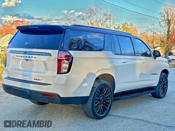 ✅ 2021 Chevrolet Suburban RST • VIN: 1GNSKEKD5MR331360 • Лот: 94420965. Опубликован ранее на Copart с пробегом 88 434 миль. Бесплатный доступ к архиву аукционных продаж из США и подробный отчёт об истории автомобиля на DreamBid. Изображение 4.