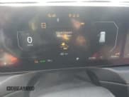 ✅ 2024 Kia EV9 Wind • VIN: KNDAFFS52R6037592 • Lot: 90968825. Wystawiony na Copart z przebiegiem 19 246 mil. Bezpłatny archiwum sprzedaży aukcyjnych z USA i szczegółowy raport historii pojazdu na DreamBid. Zdjęcie 9.