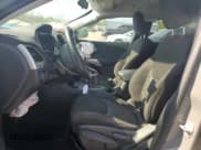 ✅ 2019 Jeep Cherokee Upland • VIN: 1C4PJMCX5KD455935 • Lot: 56239825. Wystawiony na Copart z przebiegiem 35 797 mil. Bezpłatny archiwum sprzedaży aukcyjnych z USA i szczegółowy raport historii pojazdu na DreamBid. Zdjęcie 7.