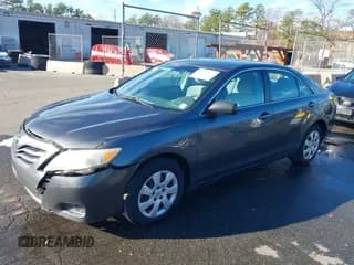✅ 2011 Toyota Camry LE • VIN: 4T1BF3EK3BU682382 • Лот: 43726867. Опубликован ранее на IAAI с пробегом 99 187 миль. Бесплатный доступ к архиву аукционных продаж из США и подробный отчёт об истории автомобиля на DreamBid. Изображение 2.