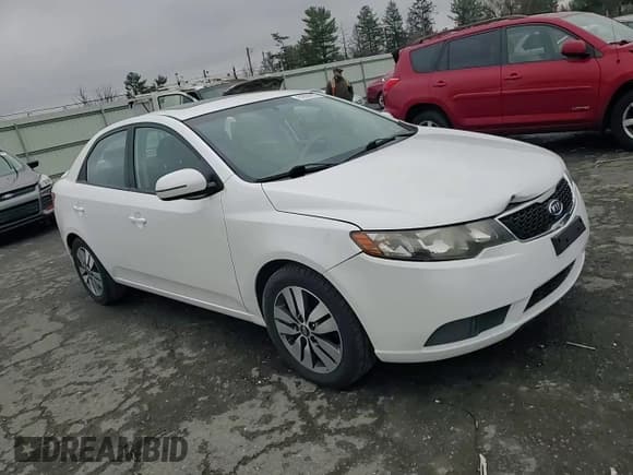 ✅ 2013 Kia Forte EX • VIN: KNAFU4A25D5671305 • Lot: 92894875. Wystawiony na Copart z przebiegiem 79 805 mil. Bezpłatny archiwum sprzedaży aukcyjnych z USA i szczegółowy raport historii pojazdu na DreamBid. Zdjęcie 13.