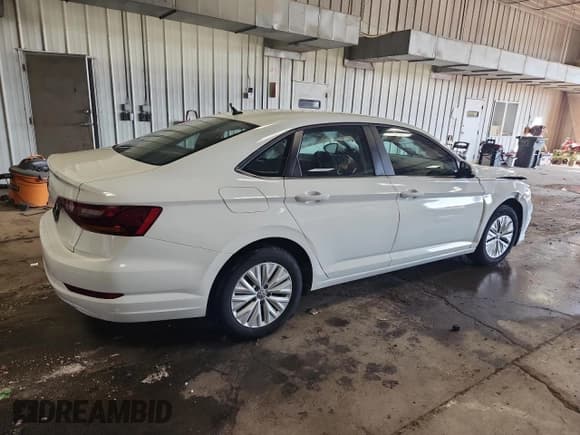 ✅ 2019 Volkswagen Jetta S • VIN: 3VWC57BU8KM076022 • Лот: 81700595. Опубликован ранее на Copart с пробегом 86 691 миль. Бесплатный доступ к архиву аукционных продаж из США и подробный отчёт об истории автомобиля на DreamBid. Изображение 3.