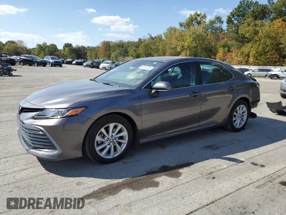 ✅ 2022 Toyota Camry LE • VIN: 4T1R11BK0NU065970 • Lot: 80167425. Listed on Copart with 42,215 mi. Free auction sales archive from the USA and detailed vehicle history report at DreamBid. Image 1.