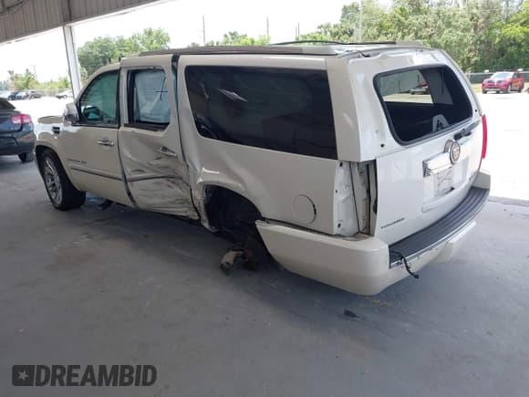 ✅ 2014 Cadillac Escalade ESV Platinum • VIN: 1GYS4KEF3ER215004 • Лот: 42232720. Опубликован ранее на IAAI с пробегом 150 564 миль. Бесплатный доступ к архиву аукционных продаж из США и подробный отчёт об истории автомобиля на DreamBid. Изображение 3.