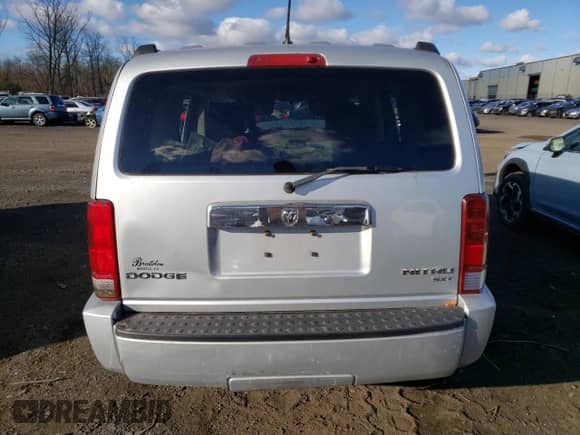 2010 Dodge Nitro SXT z VIN 1D4PU5GK3AW134705, wystawiony jako Copart lot #79857434 z przebiegiem Nie podano mil oraz Szkoda całkowita • Salvage title. Historia ofert i sprzedaży dostępna na DreamBid. Obrazek 6.