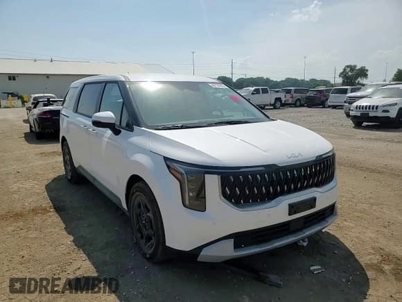 ✅ 2025 Kia Carnival LX • VIN: KNDNB5K34S6483397 • Lot: 60154235. Listed on Copart with 14,030 mi. Free auction sales archive from the USA and detailed vehicle history report at DreamBid. Image 14.