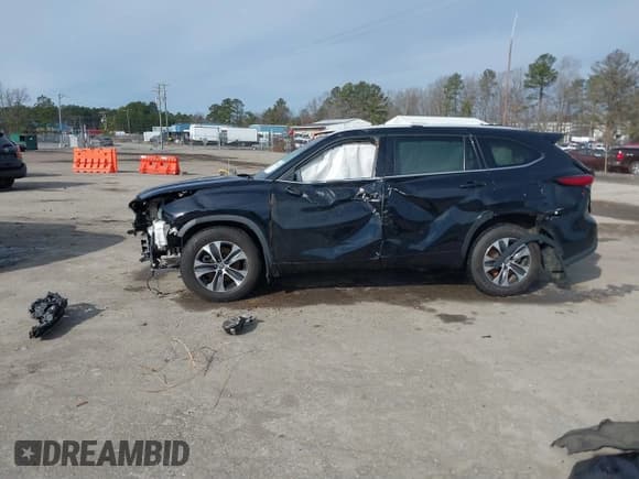 ✅ 2022 Toyota Highlander XLE • VIN: 5TDHZRBH2NS257729 • Lot: 41580650. Wystawiony na IAAI z przebiegiem 63 394 mil. Bezpłatny archiwum sprzedaży aukcyjnych z USA i szczegółowy raport historii pojazdu na DreamBid. Zdjęcie 15.