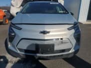 ✅ 2023 Chevrolet Bolt EV 1LT • VIN: 1G1FW6S04P4199963 • Lot: 44588125. Wystawiony na Copart z przebiegiem 26 953 mil. Bezpłatny archiwum sprzedaży aukcyjnych z USA i szczegółowy raport historii pojazdu na DreamBid. Zdjęcie 5.