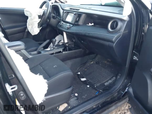 ✅ 2017 Toyota RAV4 XLE • VIN: 2T3RFREV3HW571164 • Лот: 43515669. Опубликован ранее на IAAI с пробегом 140 443 миль. Бесплатный доступ к архиву аукционных продаж из США и подробный отчёт об истории автомобиля на DreamBid. Изображение 5.